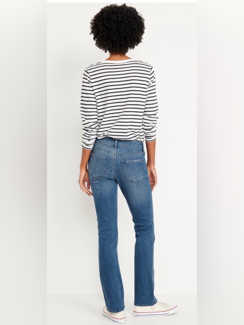 Old Navy Straight-Leg Mid-Rise Jeans in Medium Blue Wash Size 8 - Picture 2 of 7